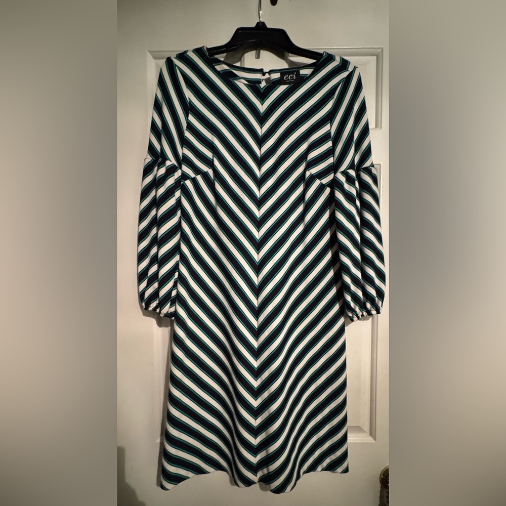 ECI Chevron Patterned Dress in Black, White, and Green